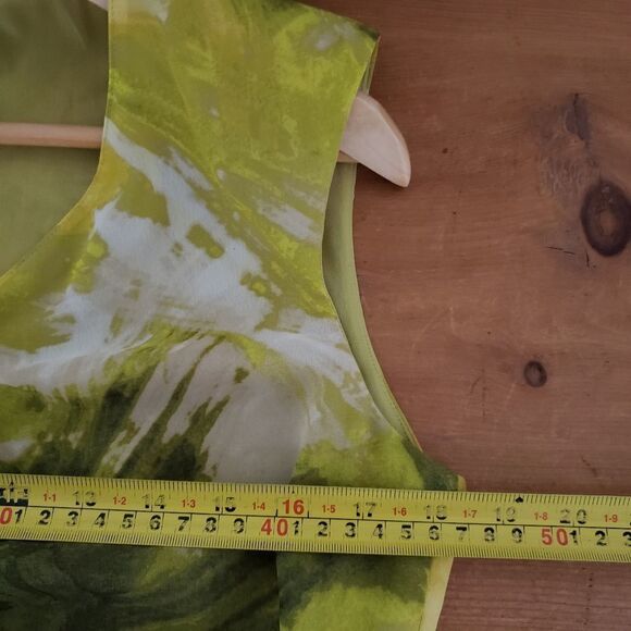 🦋3/$20 Jones & Co. Size 4 Sleeveless Yellow Green Print V-neck Top - Picture 6 of 9
